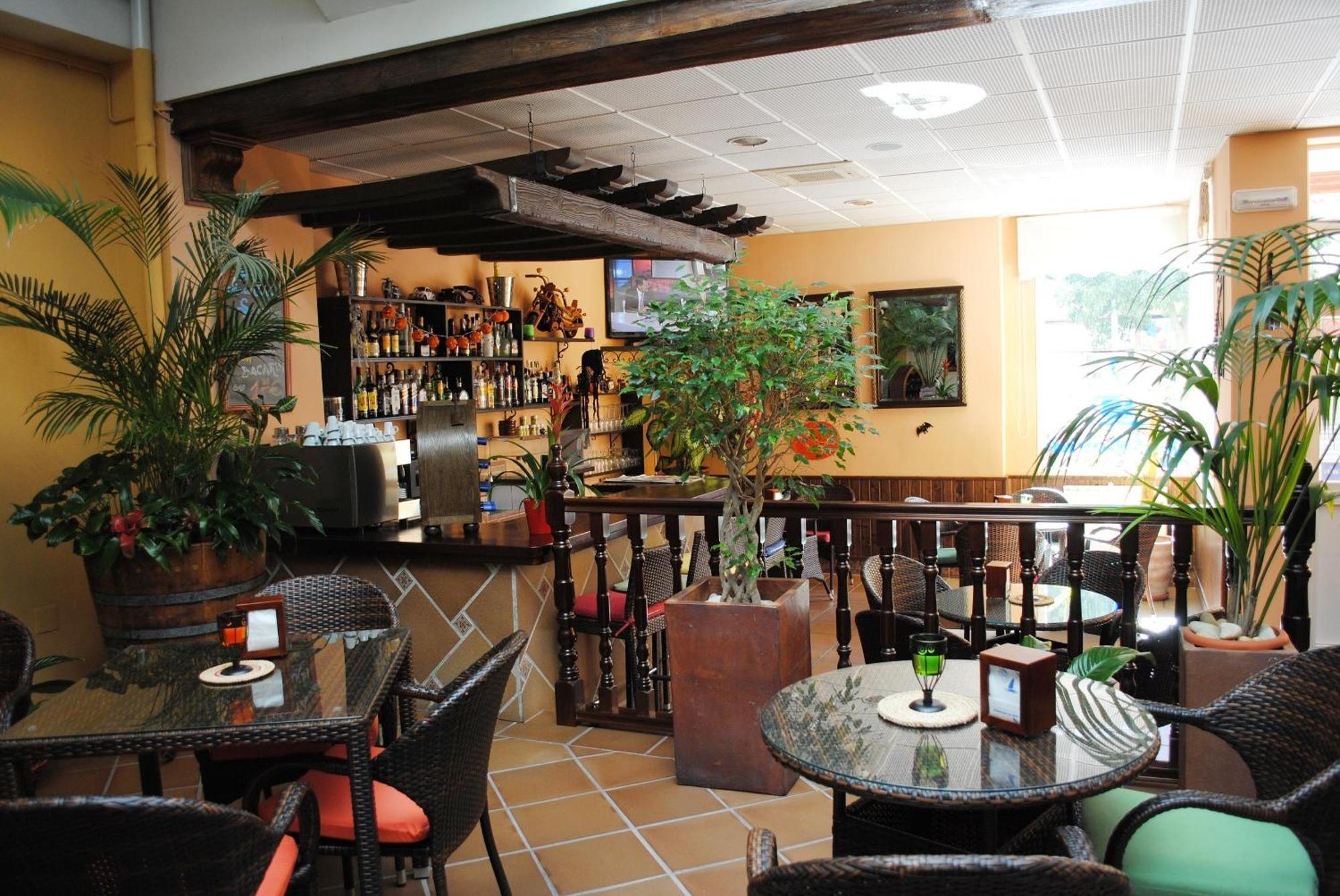 Hotel Maria Cristina La Cala Del Moral ร้านอาหาร รูปภาพ