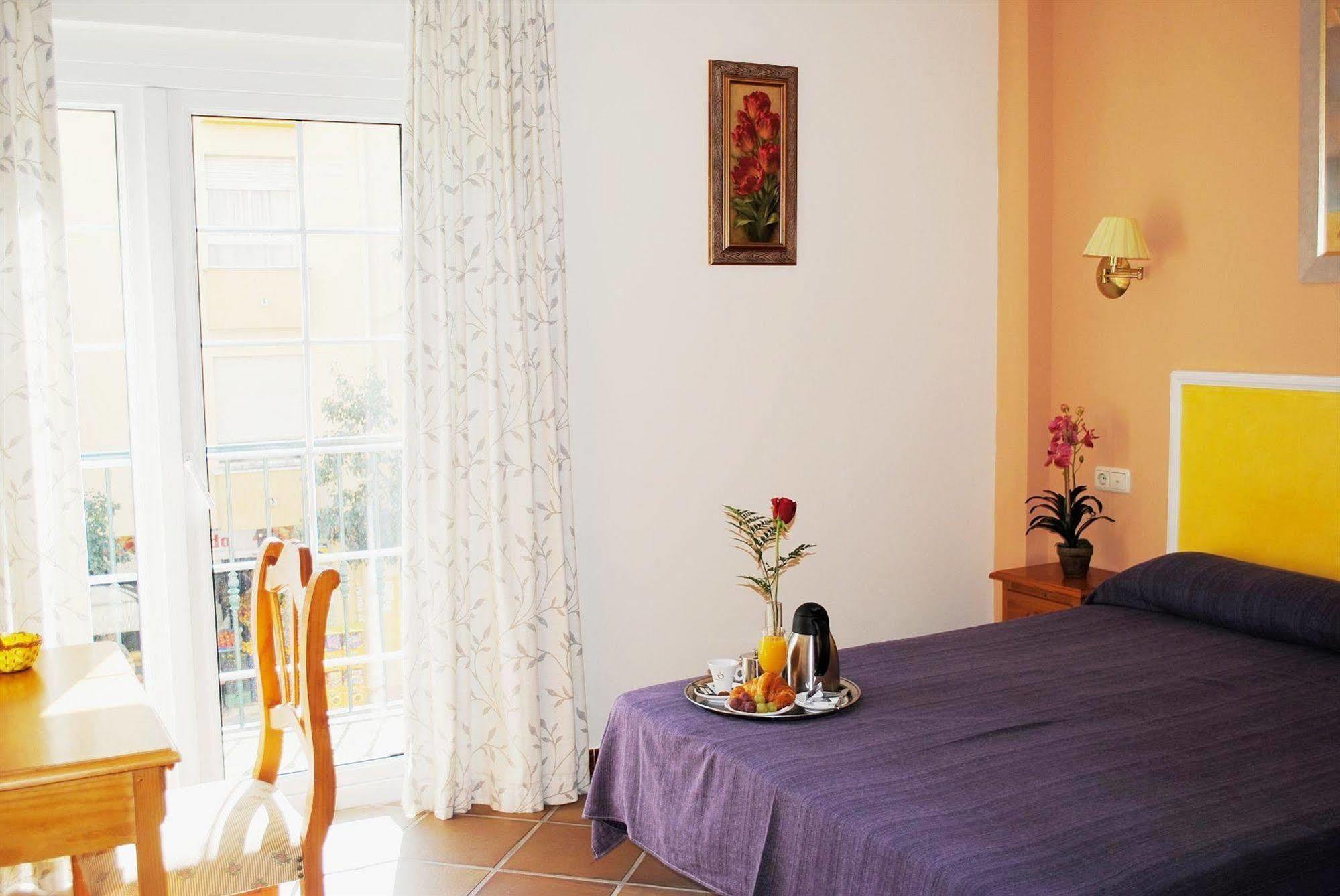 Hotel Maria Cristina La Cala Del Moral ภายนอก รูปภาพ